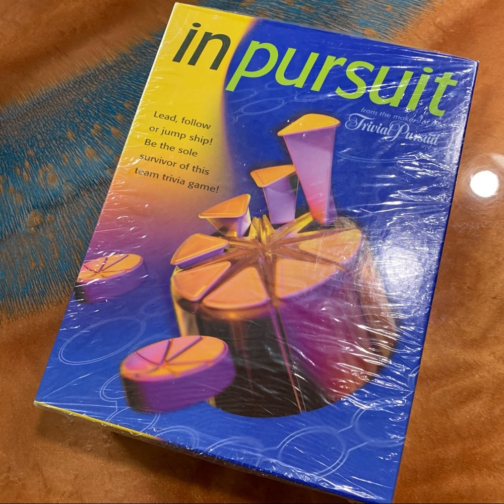 New in box In Pursuit by Trivial Pursuit Vintage Y2K board game